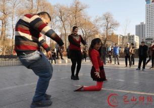 郑州网红跳舞大爷寒风,郑州网红跳舞大爷的励志传奇