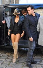 各明星卖内衣图片,明星们的时尚内衣风采大揭秘