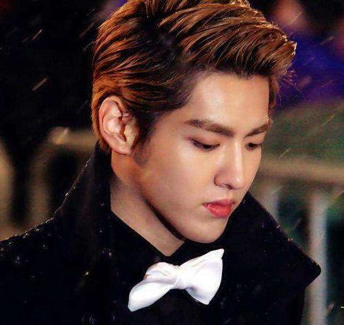 男明星图片帅气,探寻这位男明星的帅气风采